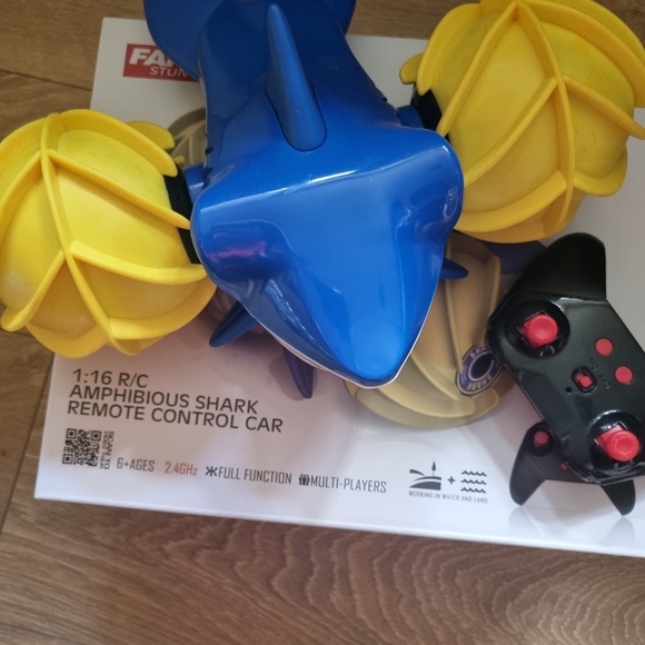 TuKIIE 2.4 GHz Remote Control Boat Amphibious Remote Control Car for Kids All Te - Picture 10 of 13